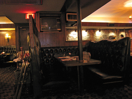 Monterey02 Large booths envelop diners at Paul's Monterey Inn