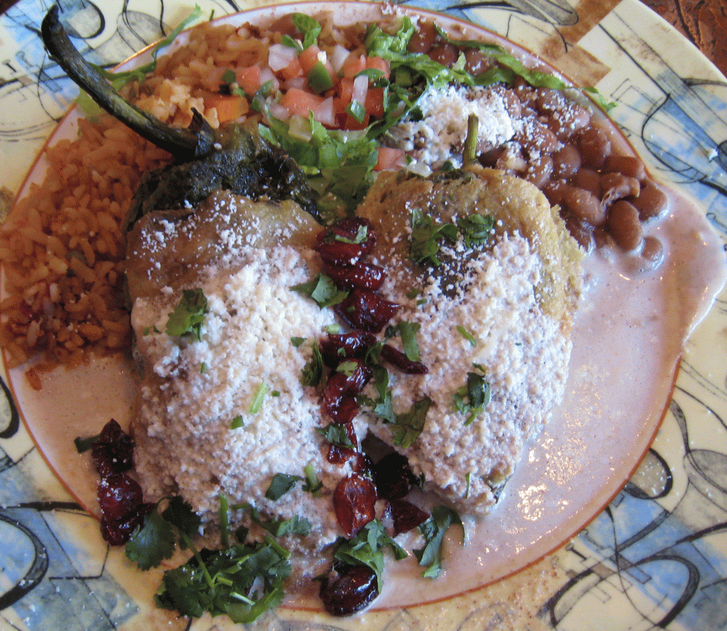 Chiles rellenos en nogada